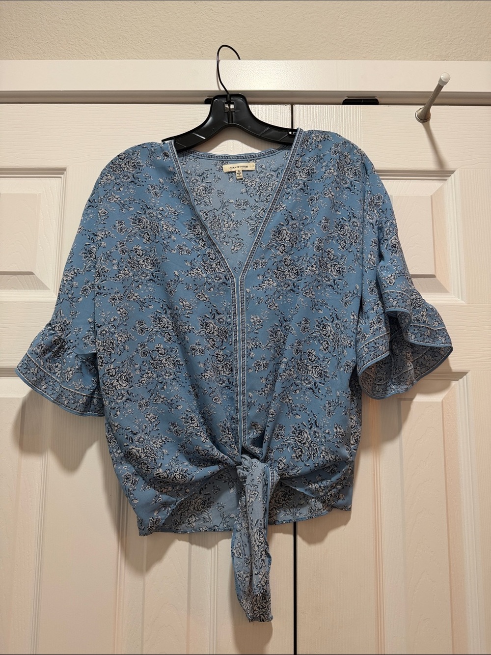 Max Studio Tie-Front Floral V-Neck Top - Blue Small